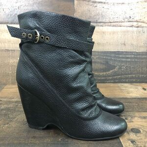 Oro Nero over the ankle wedge boots
